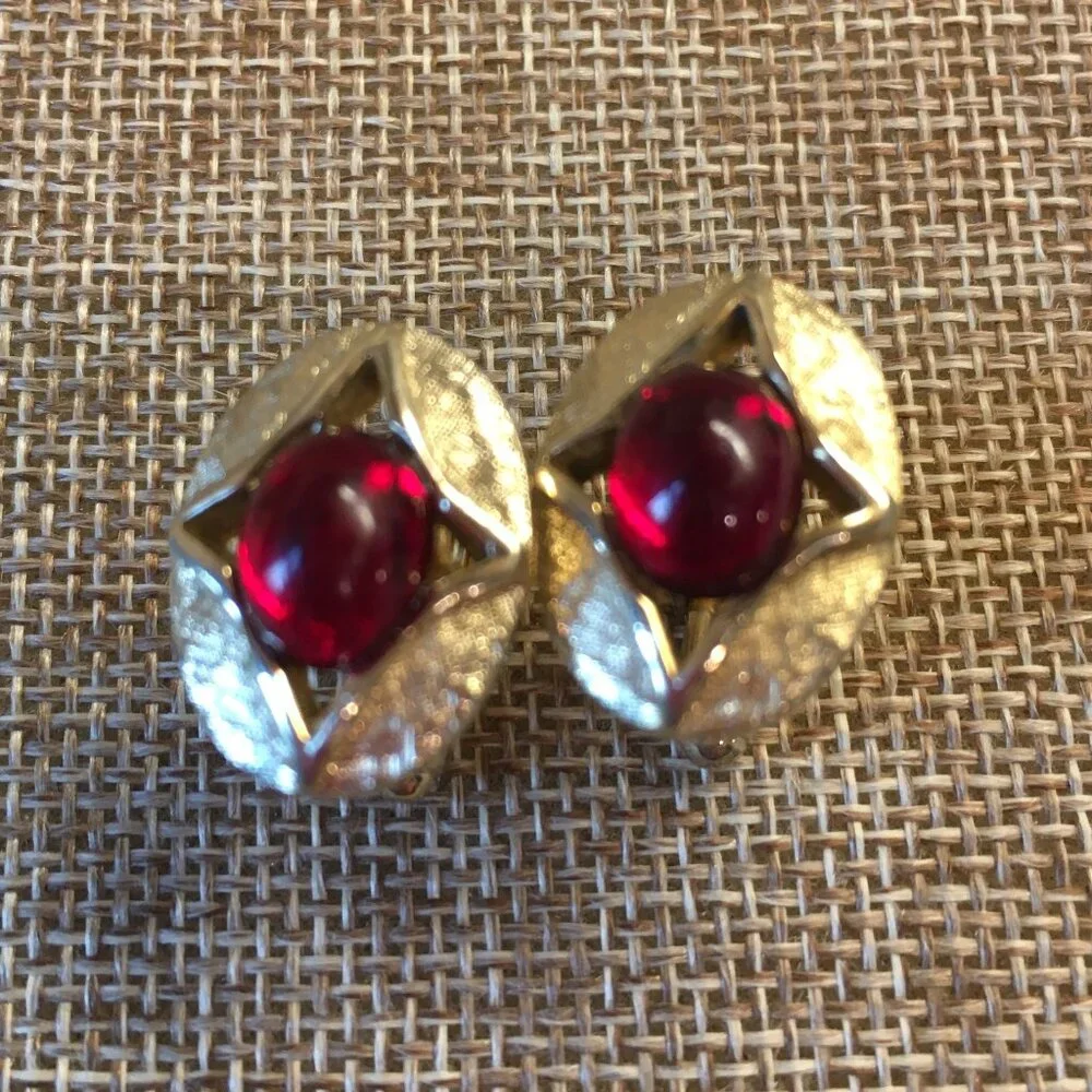 Vintage Goldtone And Red Cabochon Cufflinks Designer Signed